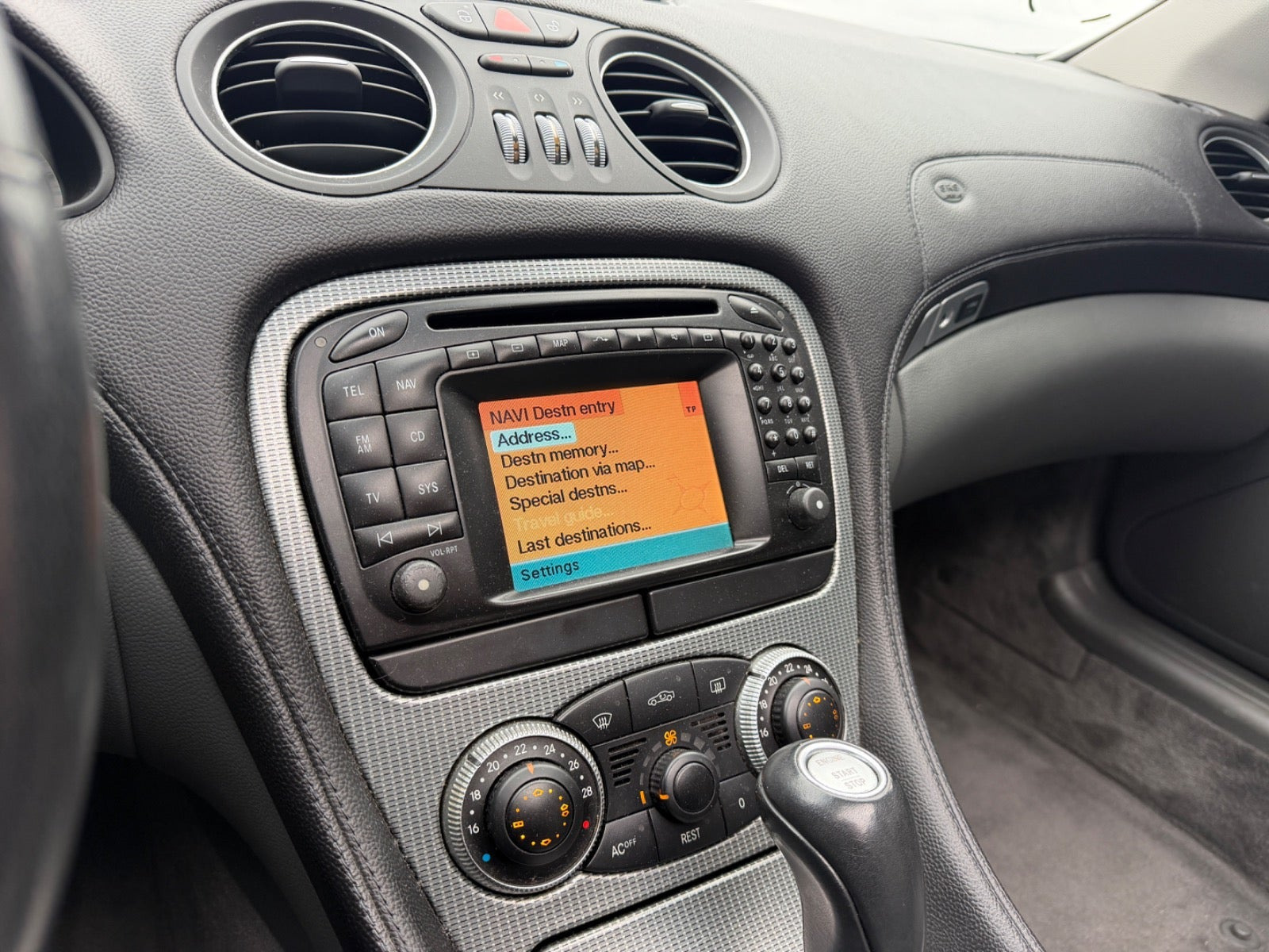 Sølv Mercedes SL350 fra 2005