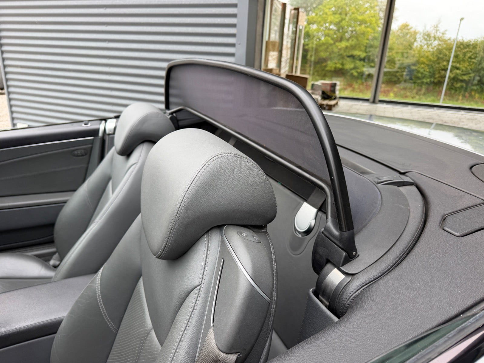 Sølv Mercedes SL350 fra 2005