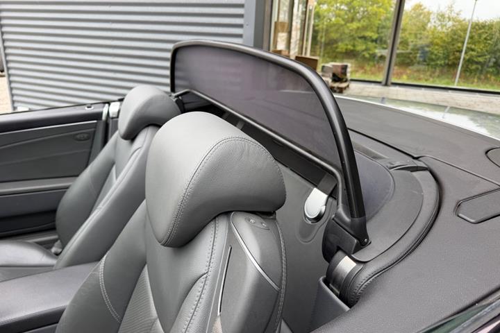 Sølv Mercedes SL350 fra 2005