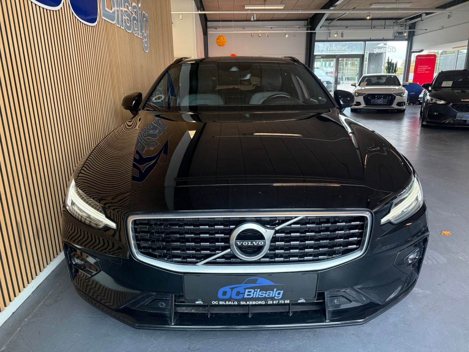Sort Volvo V60 fra 2020