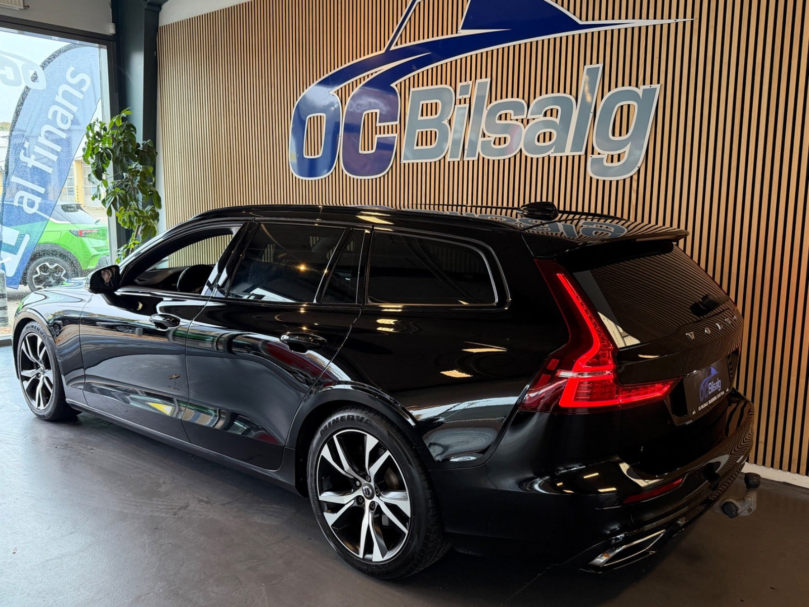 Sort Volvo V60 fra 2020