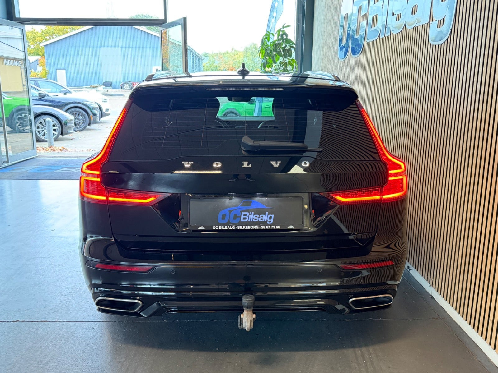Sort Volvo V60 fra 2020