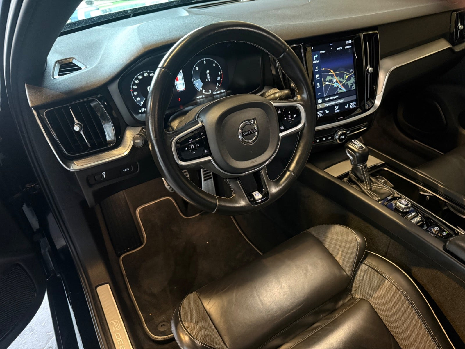 Sort Volvo V60 fra 2020