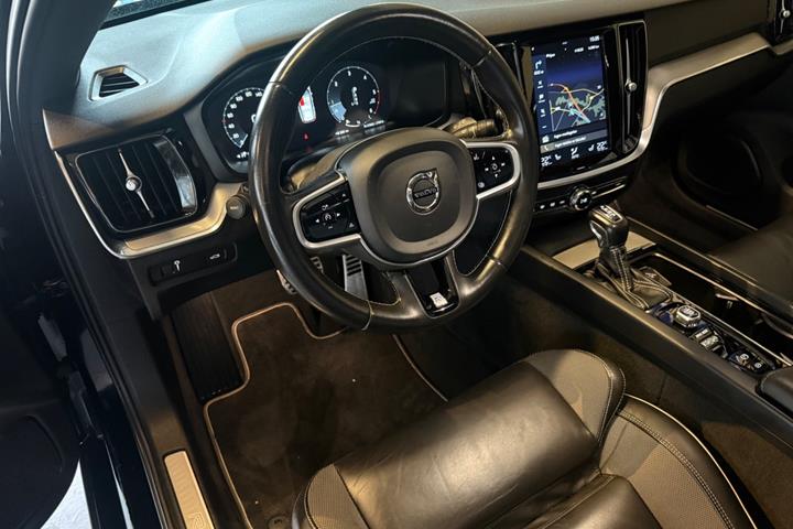Sort Volvo V60 fra 2020