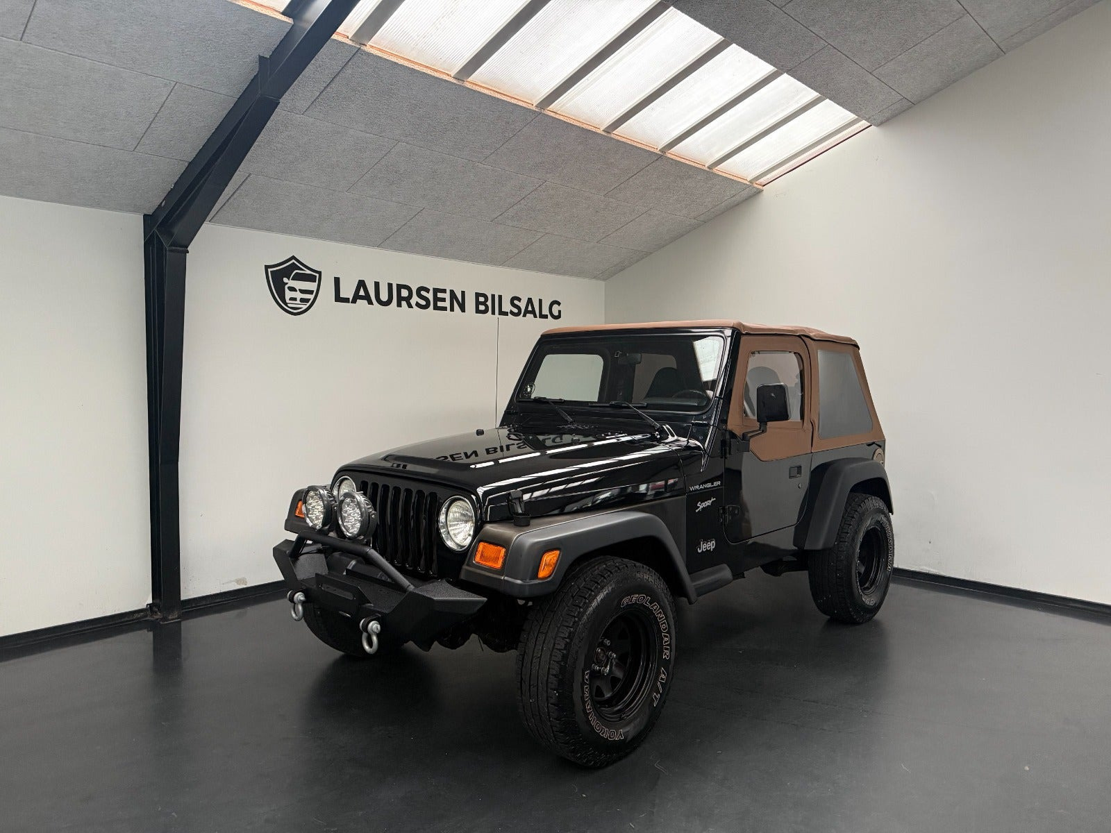 Sort Jeep Wrangler fra 2001