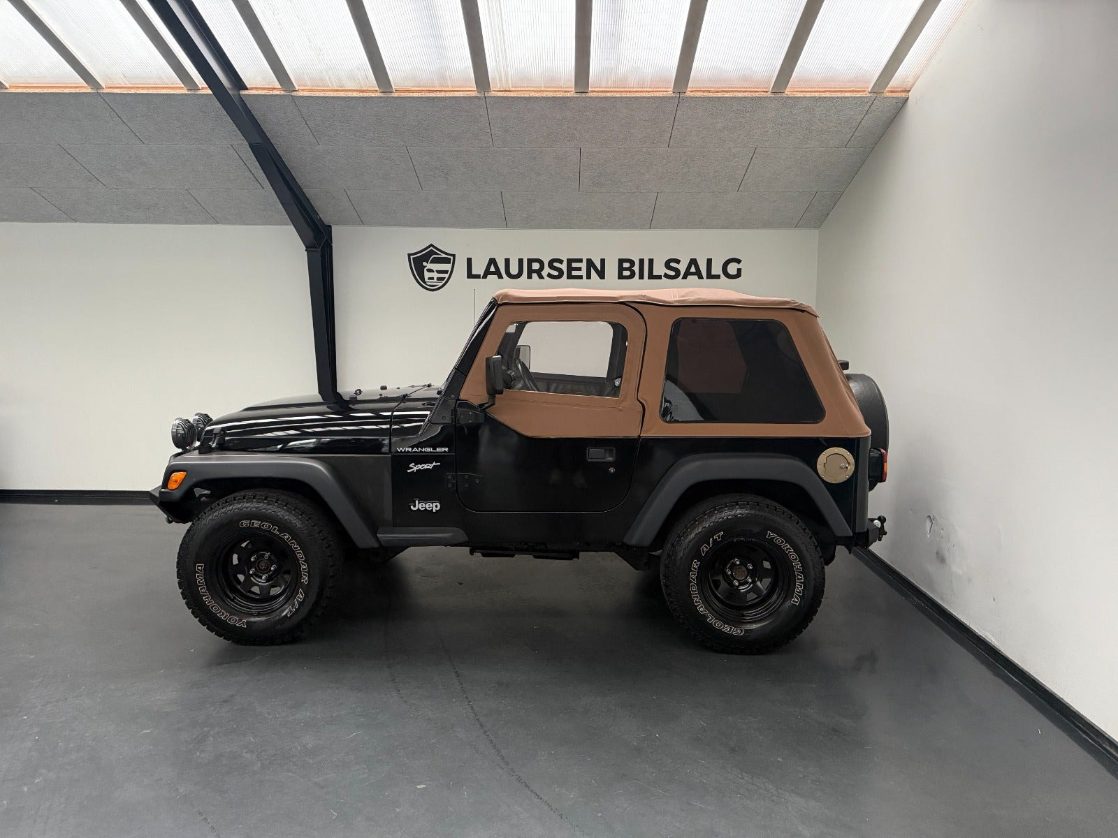 Sort Jeep Wrangler fra 2001
