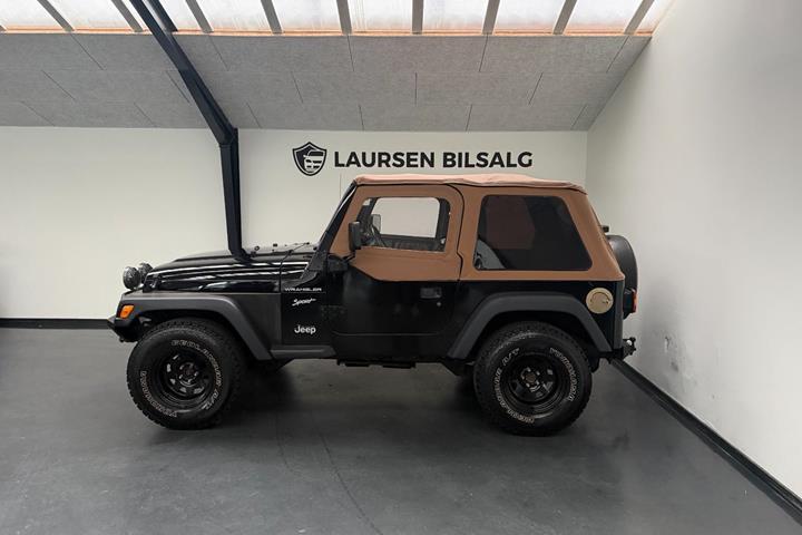 Sort Jeep Wrangler fra 2001