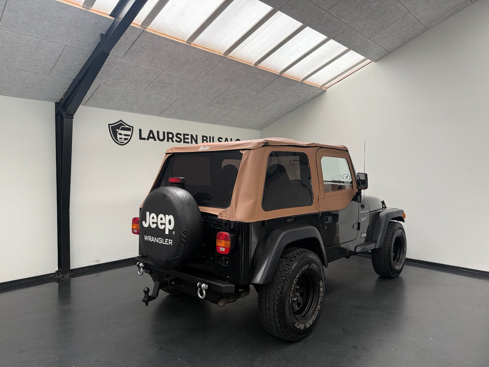 Sort Jeep Wrangler fra 2001