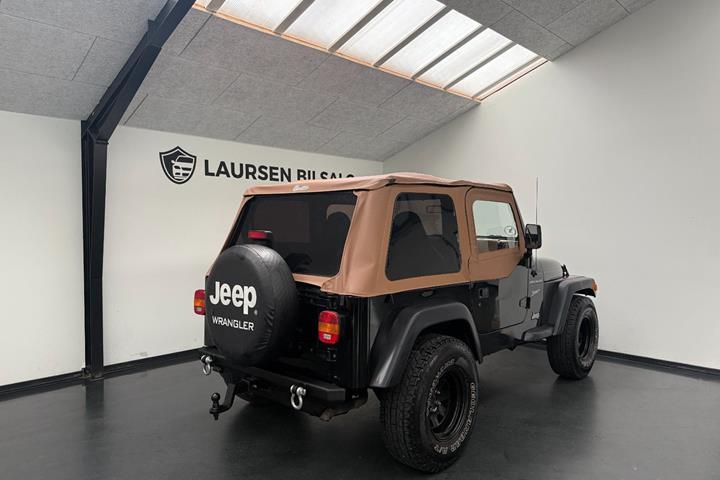 Sort Jeep Wrangler fra 2001