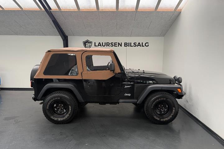 Sort Jeep Wrangler fra 2001
