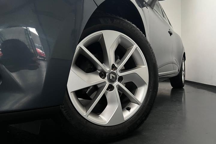 Grå Renault Clio IV fra 2018