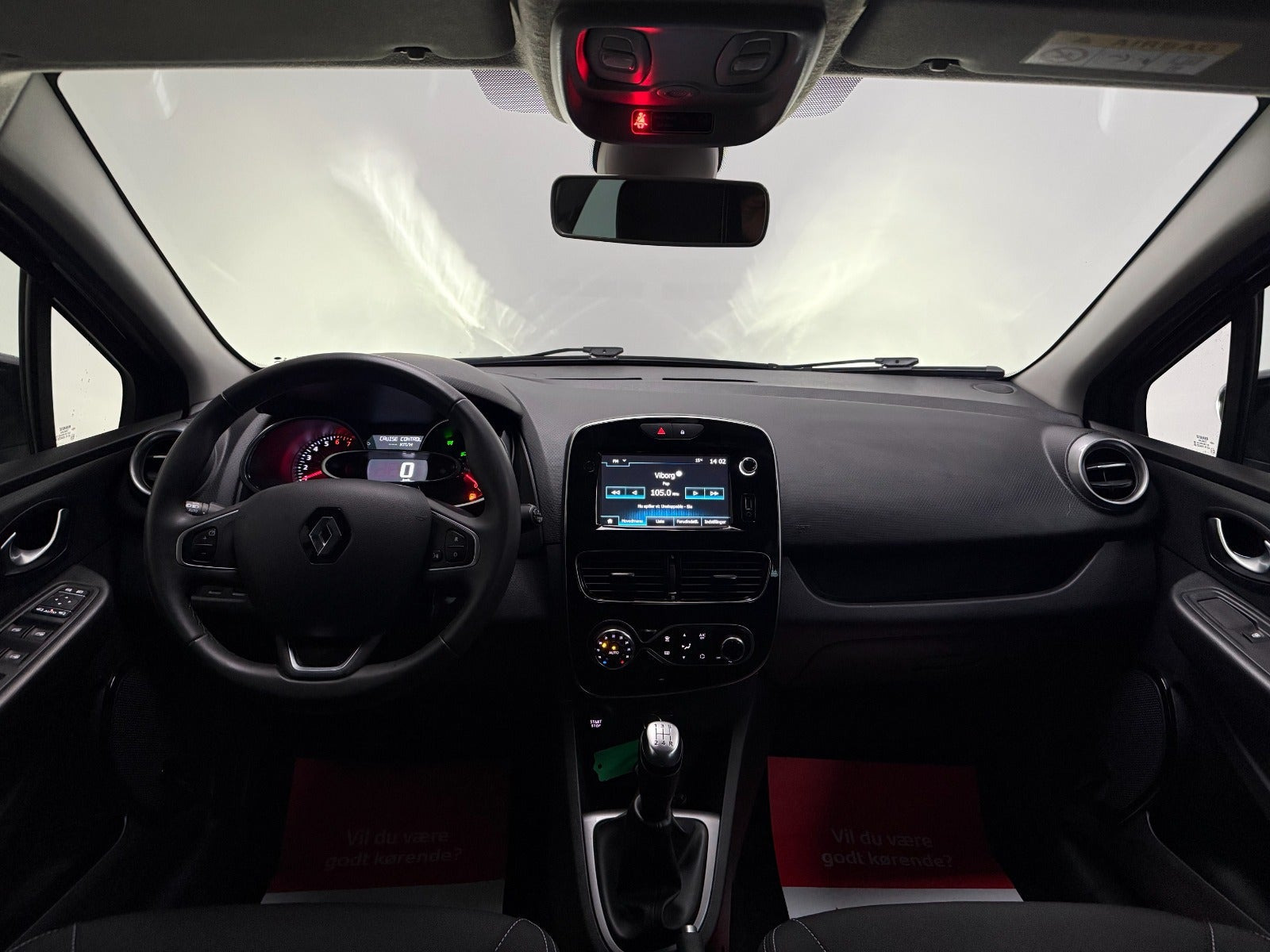 Grå Renault Clio IV fra 2018
