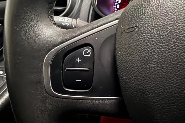 Grå Renault Clio IV fra 2018