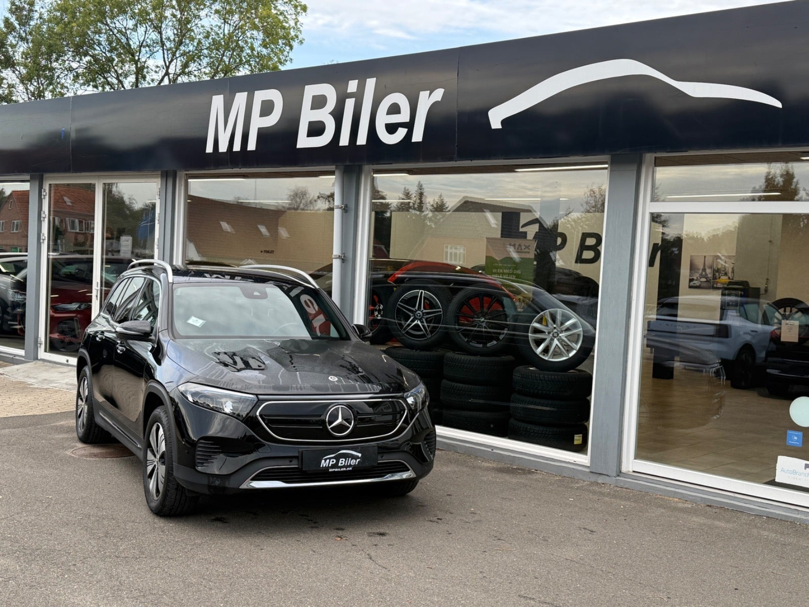 Sort Mercedes EQB300 fra 2024