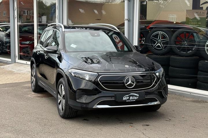 Sort Mercedes EQB300 fra 2024
