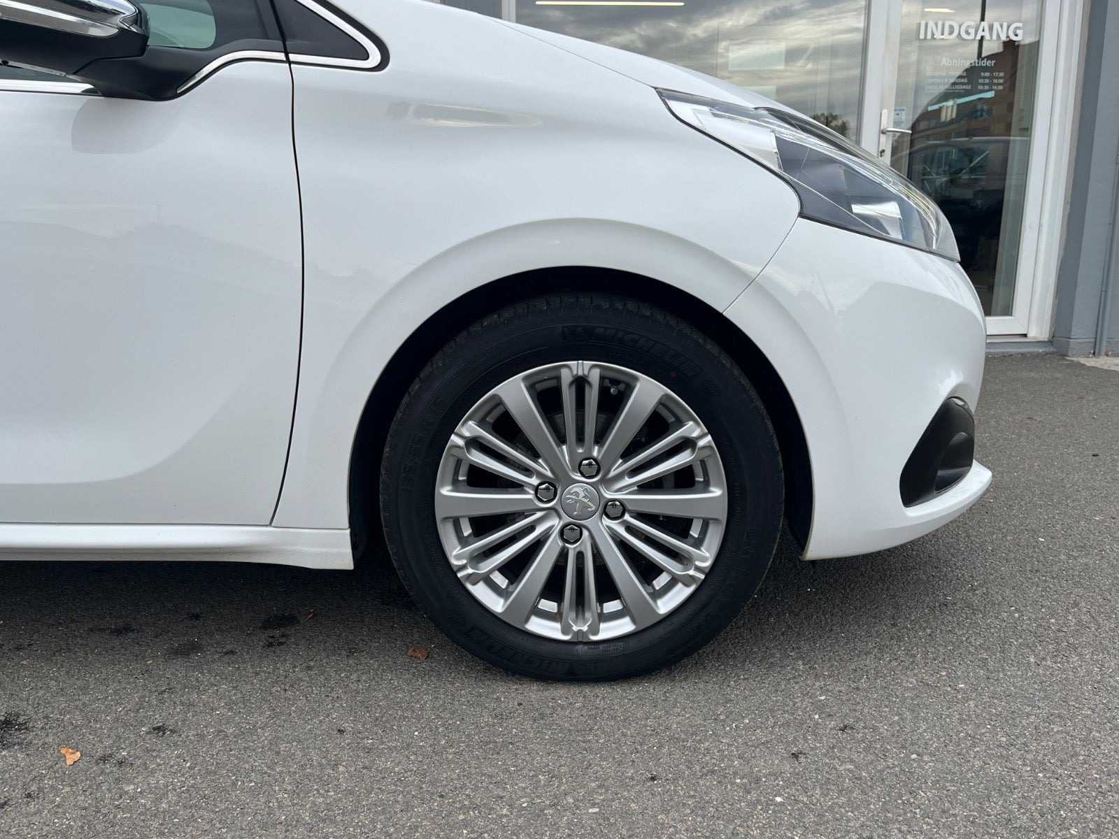 Hvid Peugeot 208 fra 2018