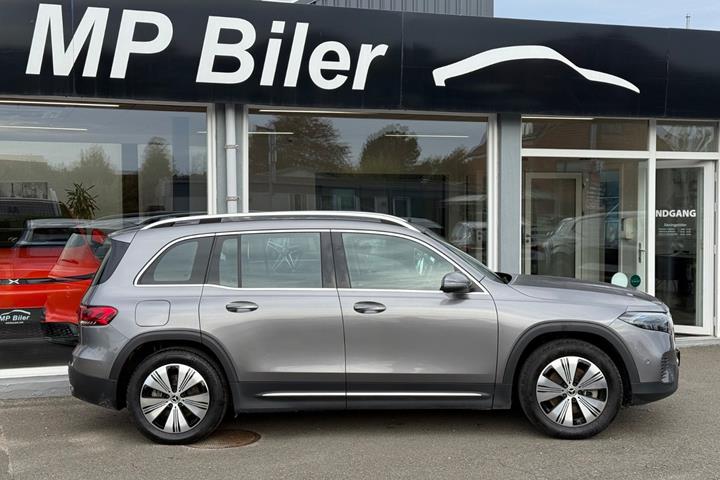 Grå Mercedes EQB300 fra 2024