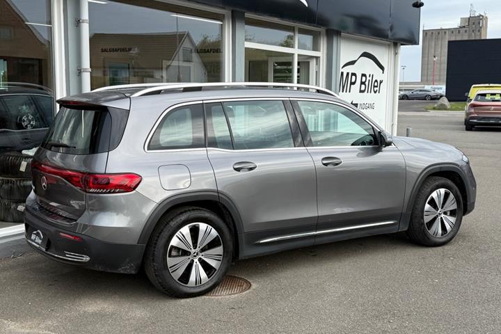 Grå Mercedes EQB300 fra 2024