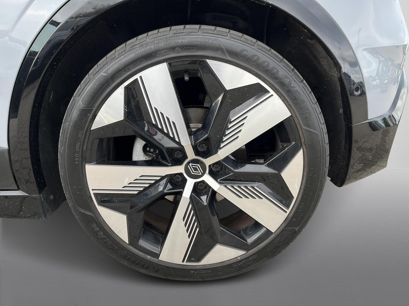 Grå Renault Megane E-Tech fra 2023
