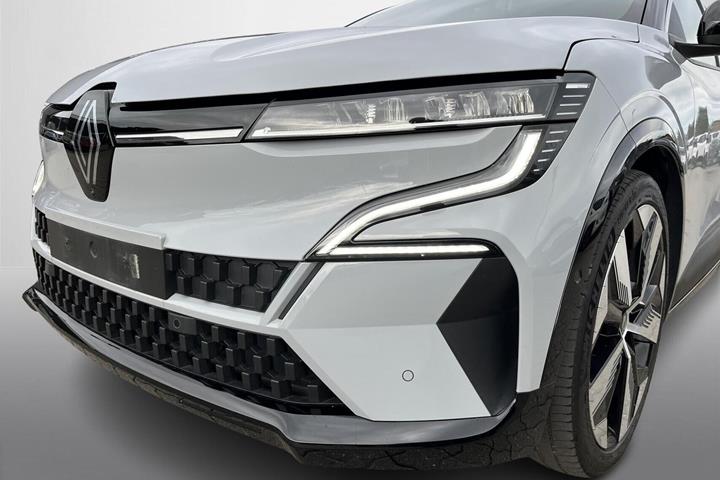 Grå Renault Megane E-Tech fra 2023