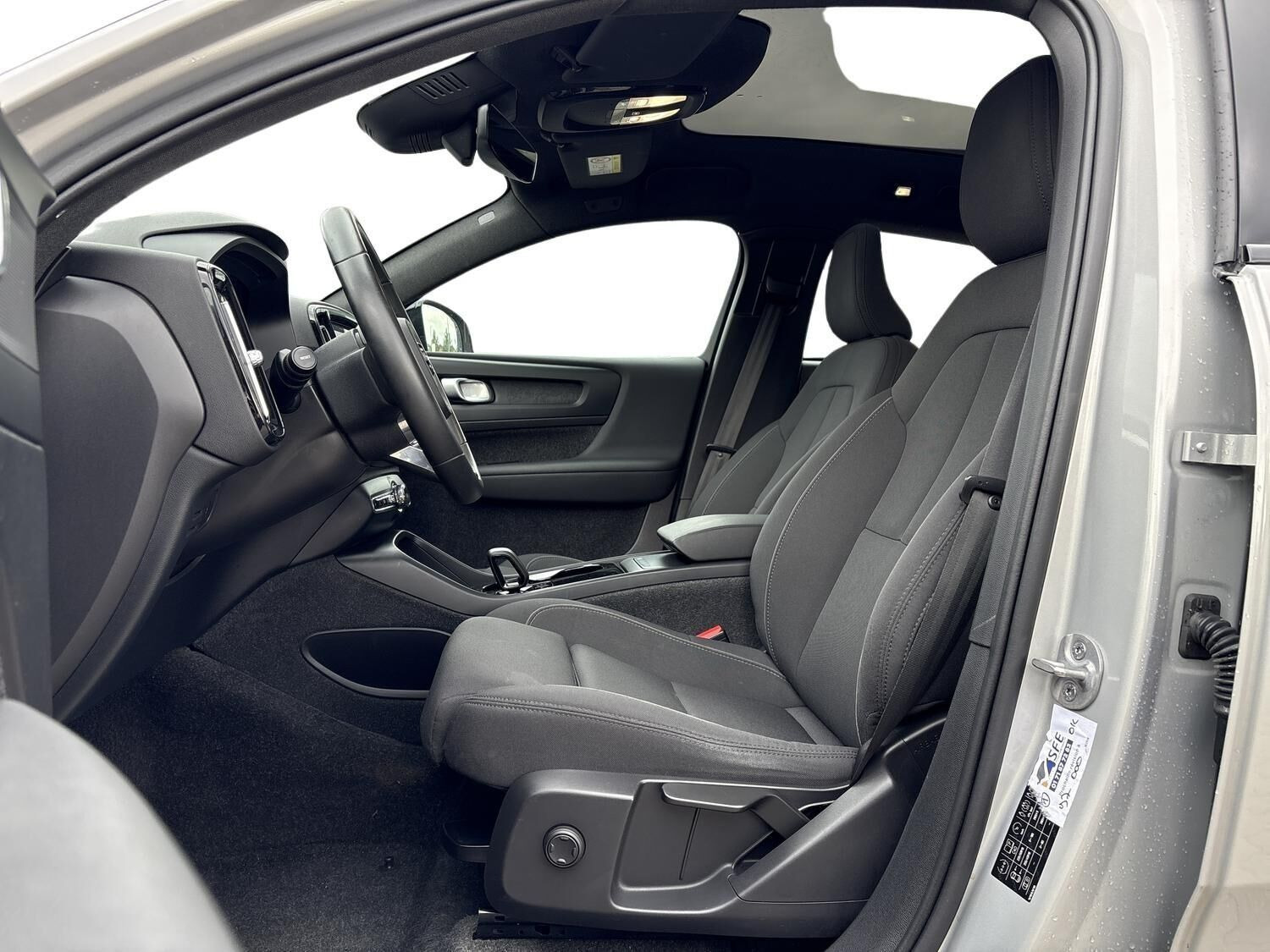 Grå Volvo C40 fra 2024