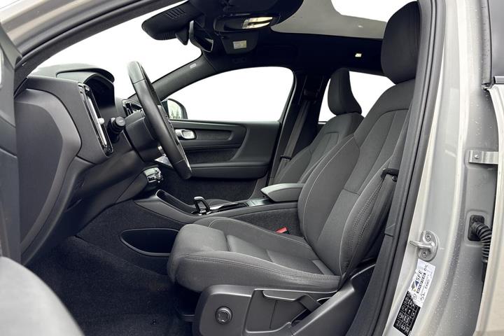 Grå Volvo C40 fra 2024