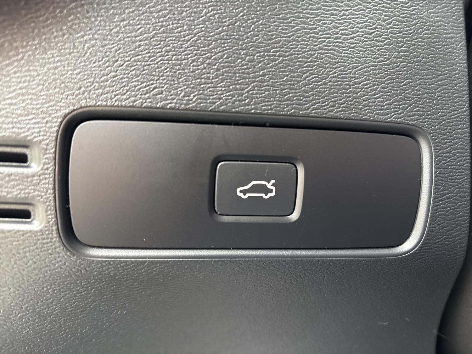 Grå Volvo C40 fra 2024