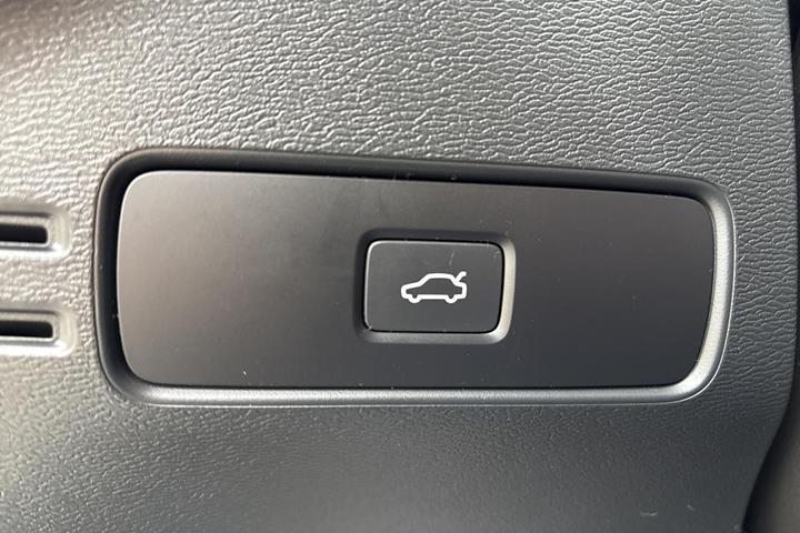 Grå Volvo C40 fra 2024