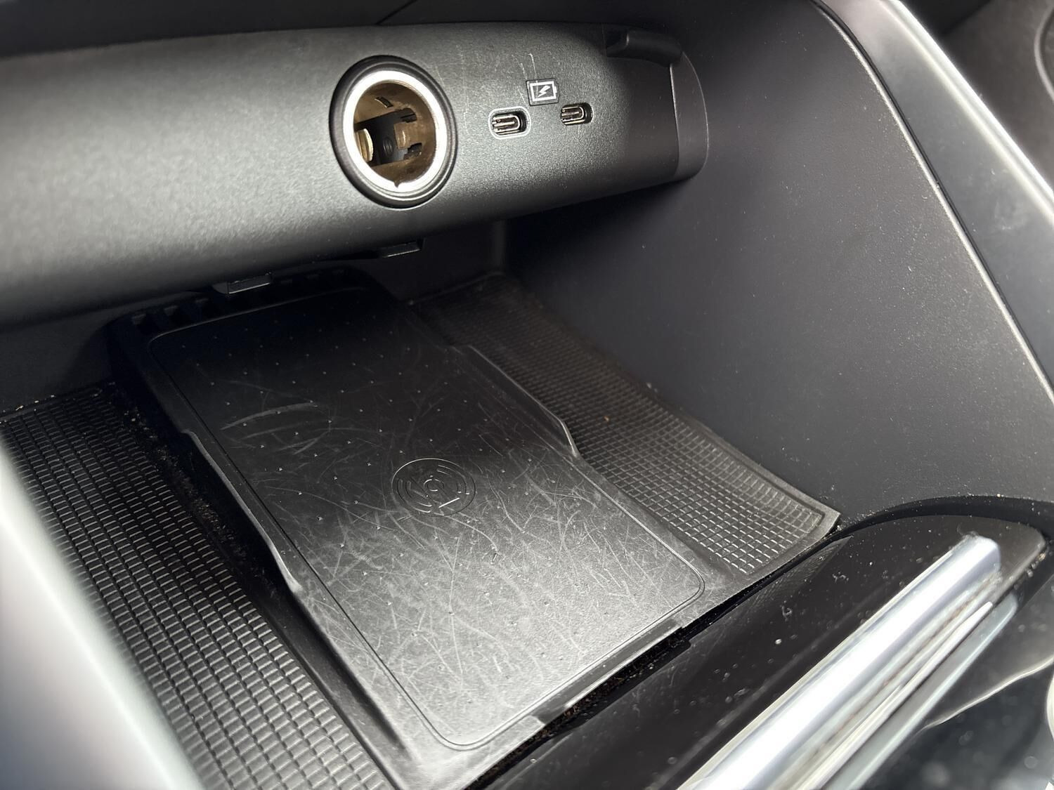 Grå Volvo C40 fra 2024