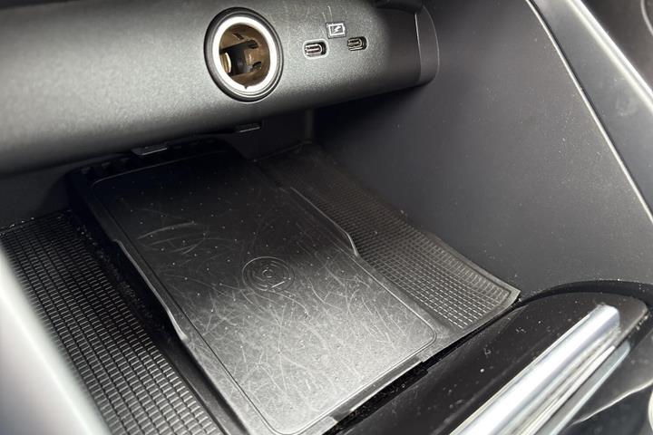 Grå Volvo C40 fra 2024