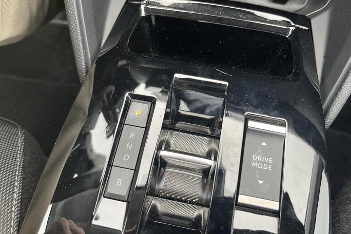 Grå Citroën ë-C4 X fra 2025