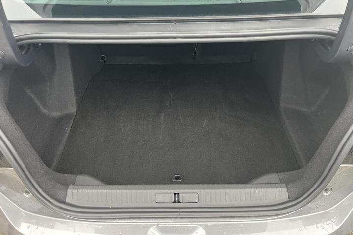 Grå Citroën ë-C4 X fra 2025