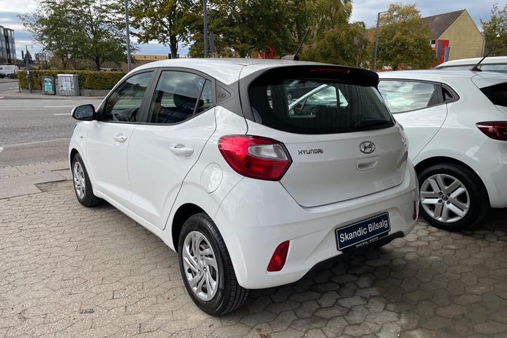 Hvid Hyundai i10 fra 2021