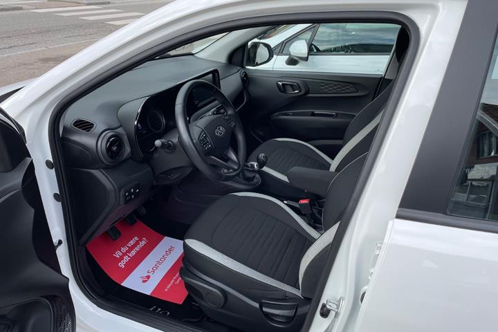 Hvid Hyundai i10 fra 2021