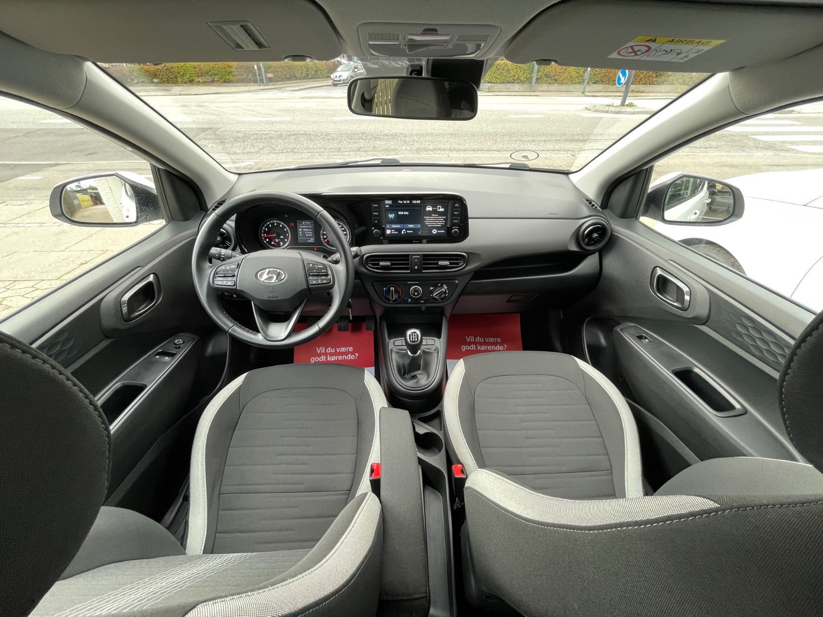Hvid Hyundai i10 fra 2021