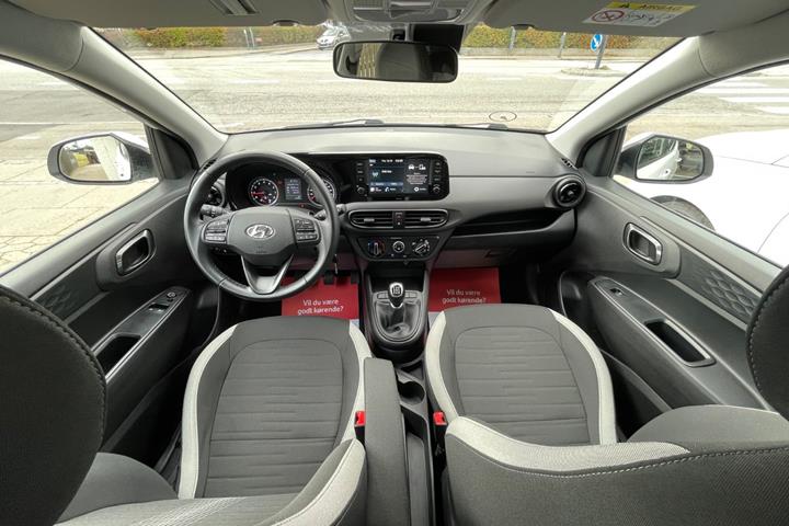 Hvid Hyundai i10 fra 2021