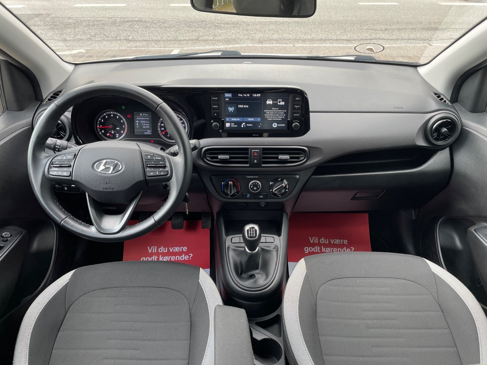 Hvid Hyundai i10 fra 2021
