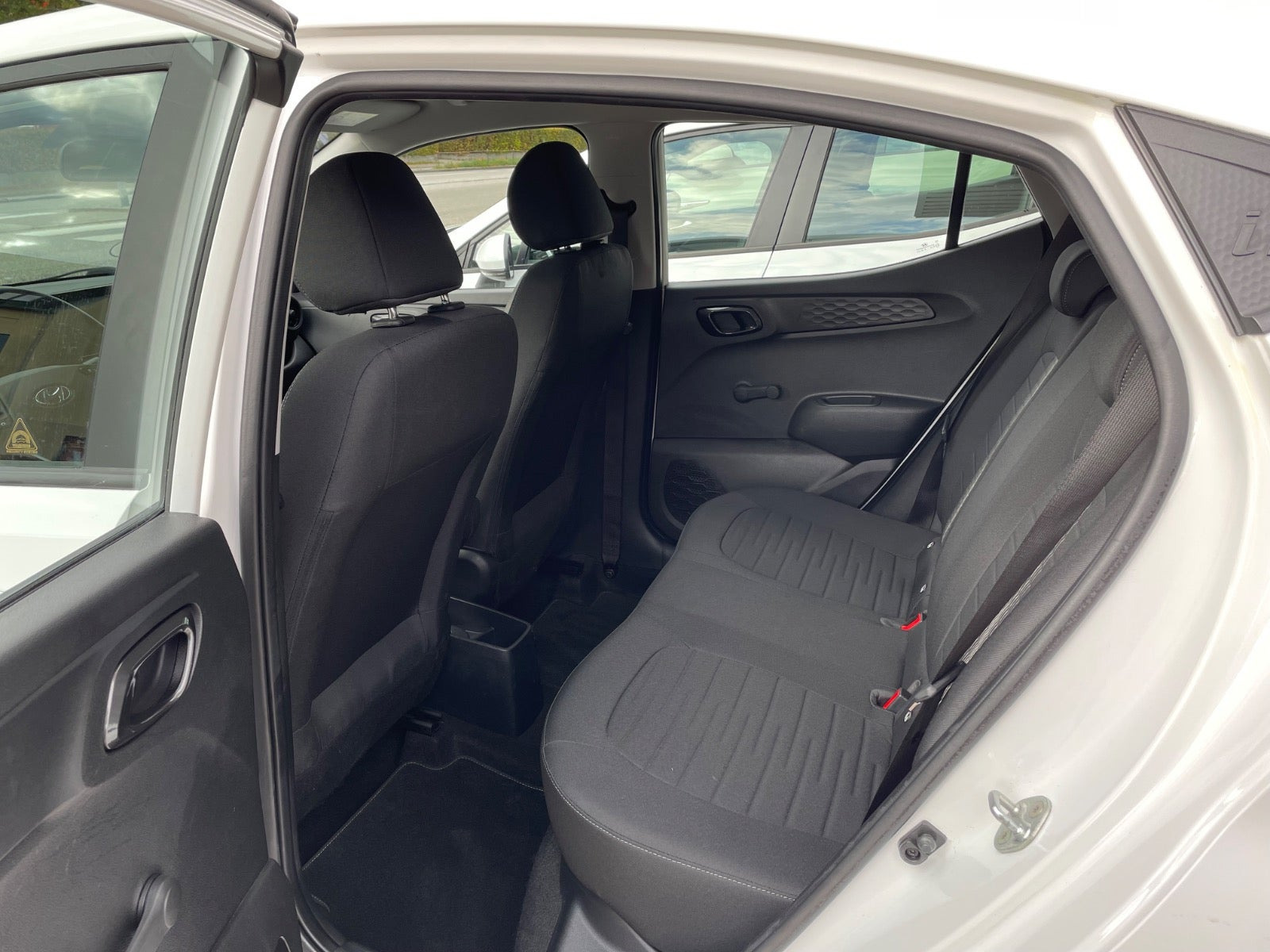 Hvid Hyundai i10 fra 2021