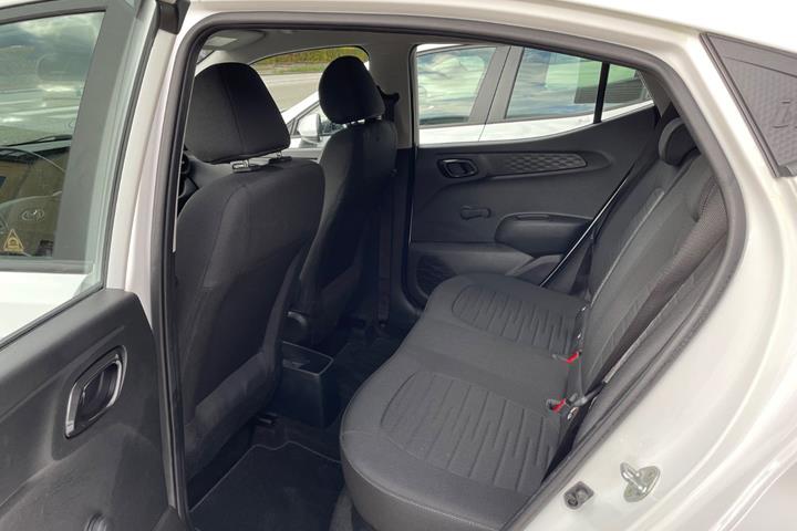 Hvid Hyundai i10 fra 2021