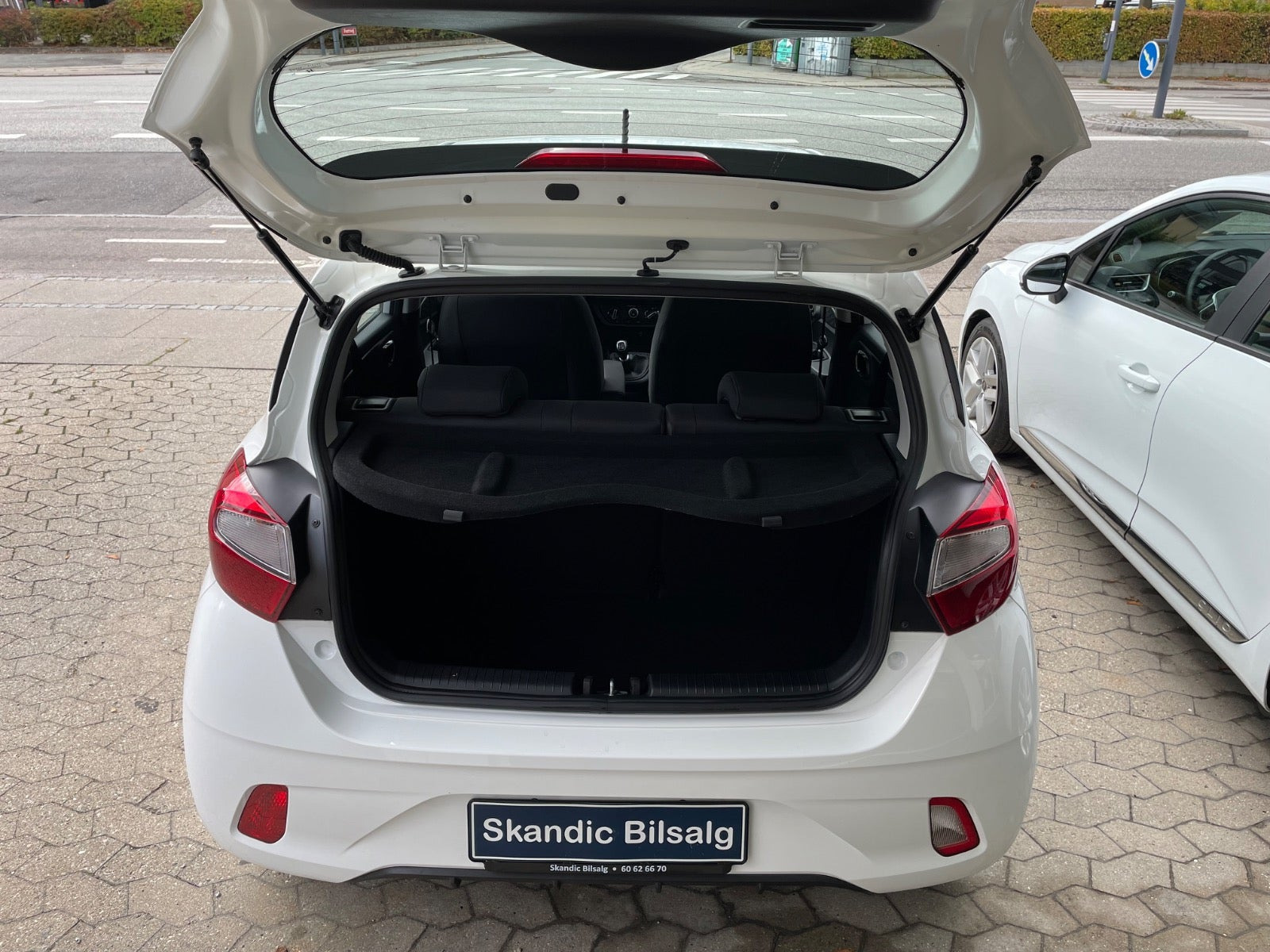 Hvid Hyundai i10 fra 2021