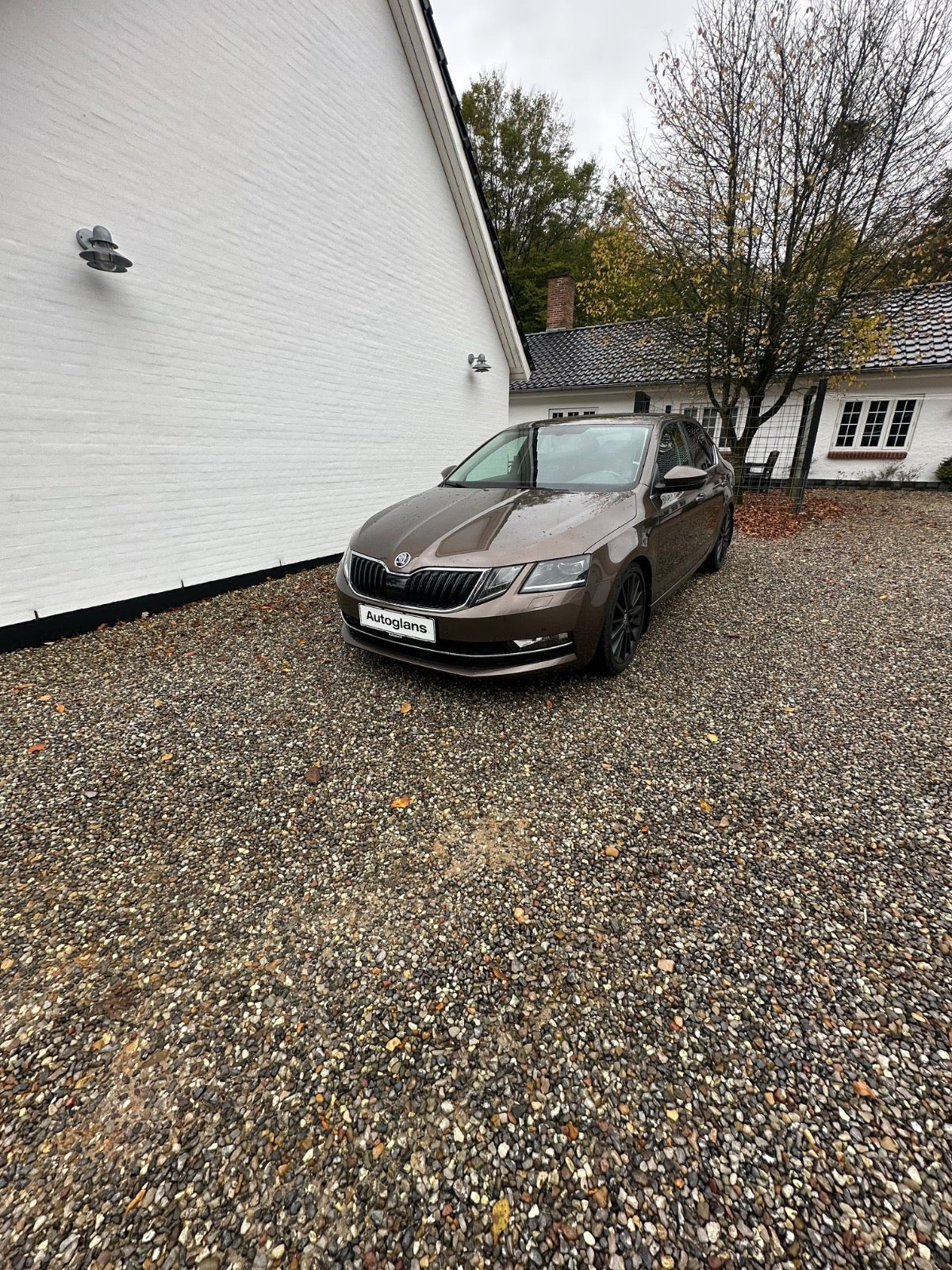 Brun Skoda Octavia fra 2018