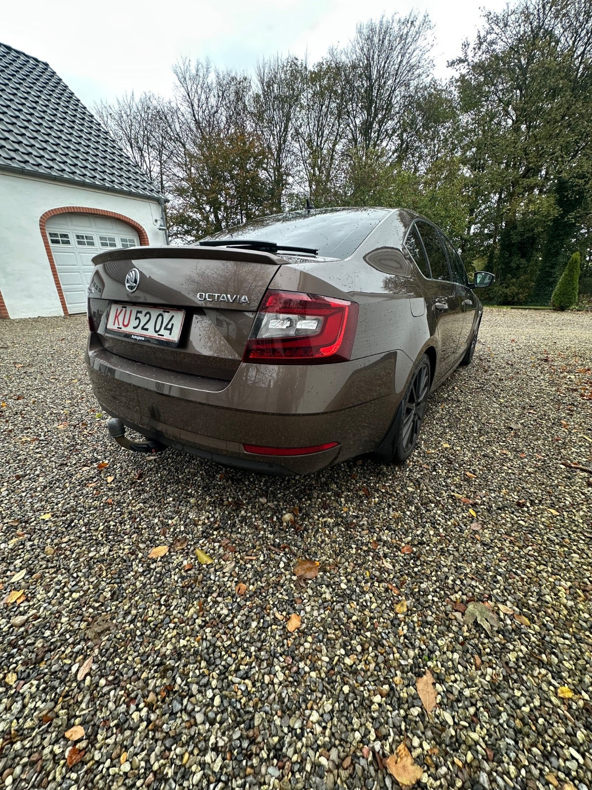 Brun Skoda Octavia fra 2018