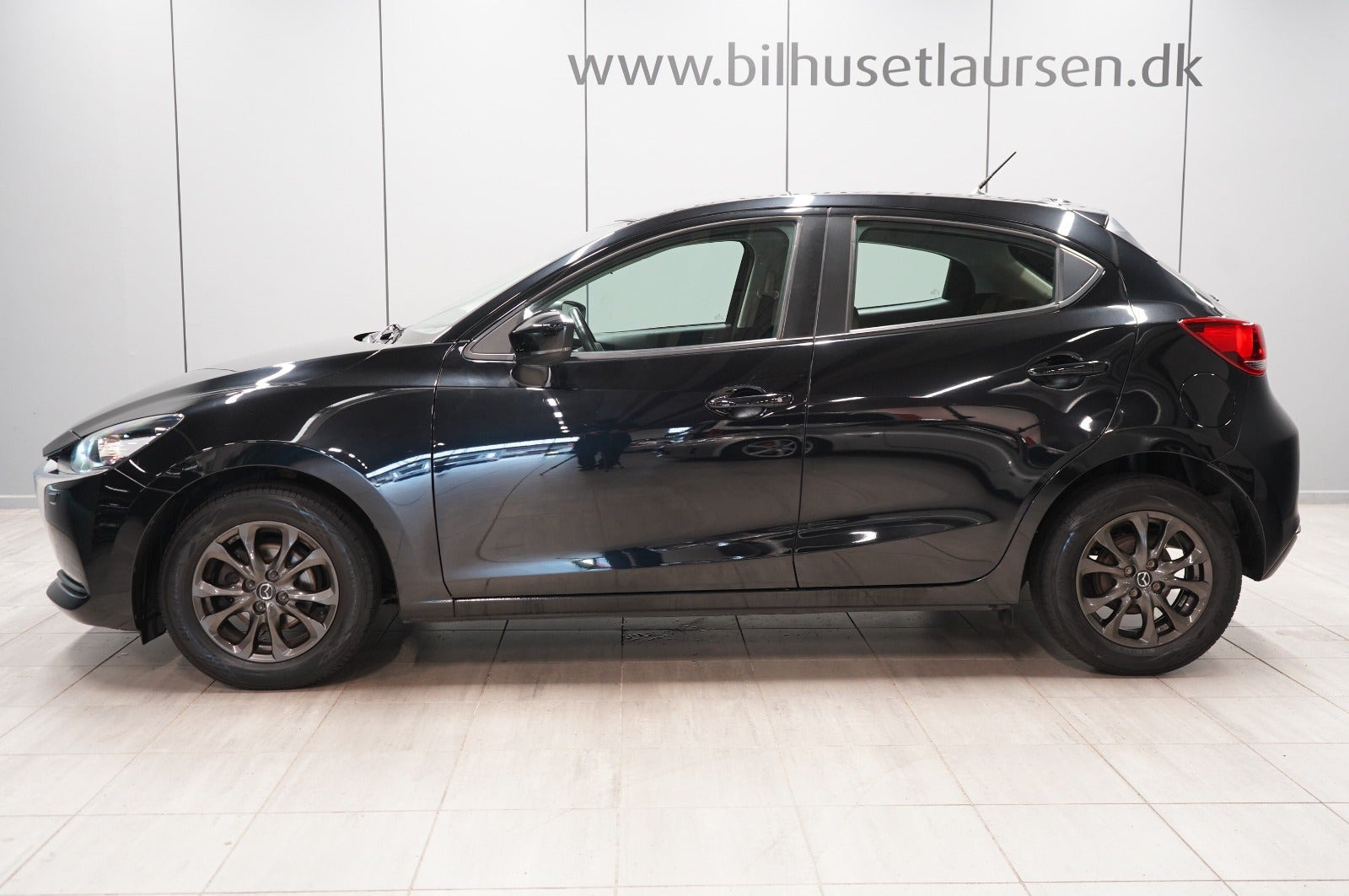Sort Mazda 2 fra 2020