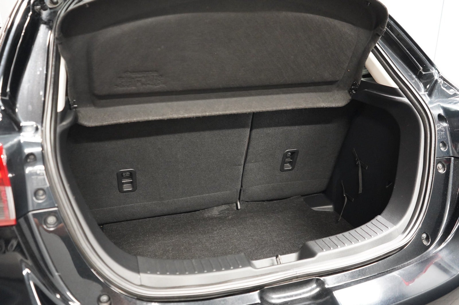 Sort Mazda 2 fra 2020