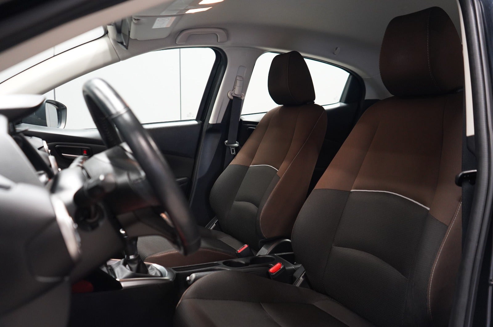 Sort Mazda 2 fra 2020