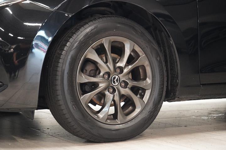 Sort Mazda 2 fra 2020