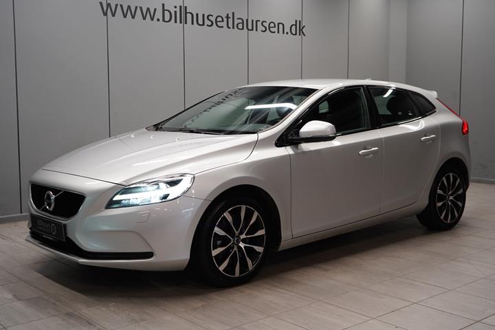 Sølv Volvo V40 fra 2019