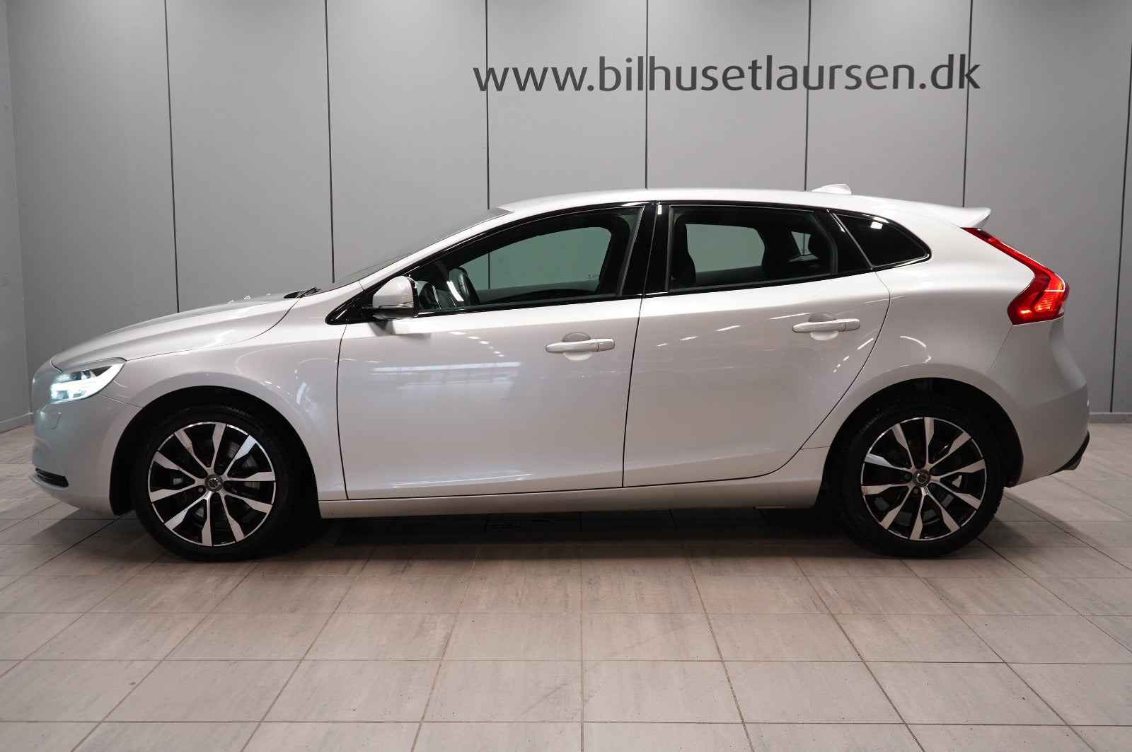 Sølv Volvo V40 fra 2019