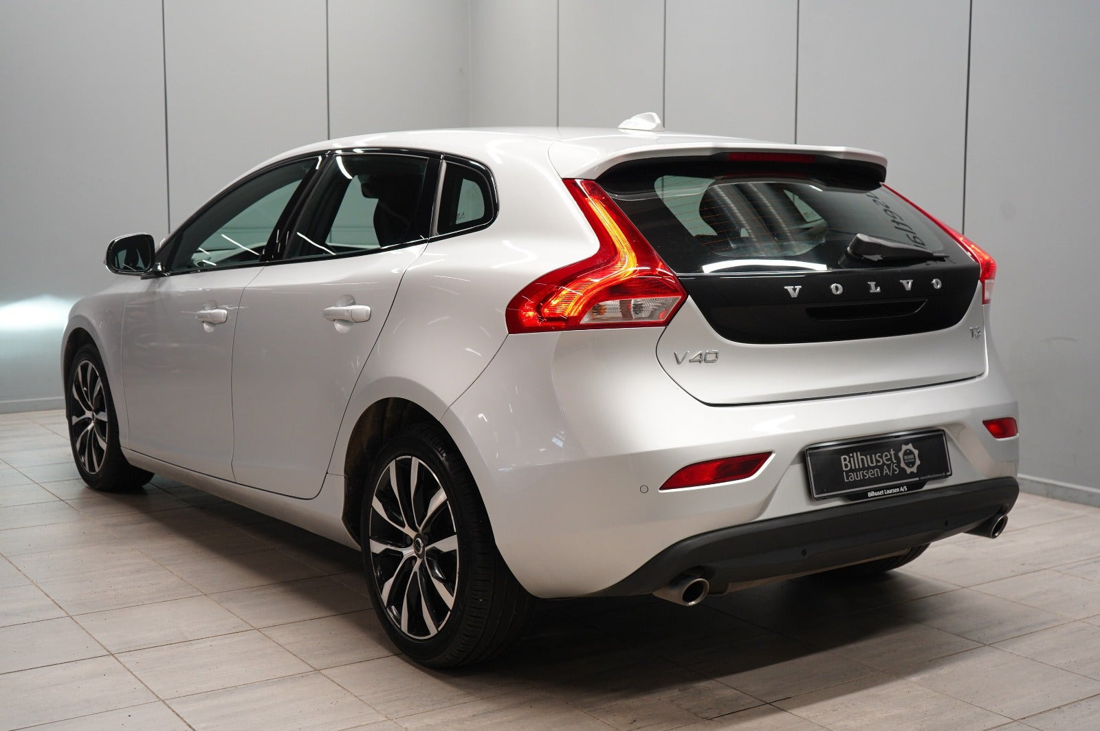 Sølv Volvo V40 fra 2019
