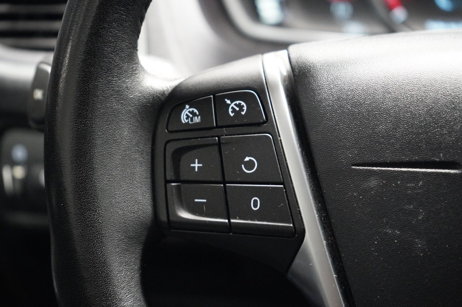 Sølv Volvo V40 fra 2019